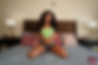 Skyla's Sizzling LA Encounter with a Curvy Goddess